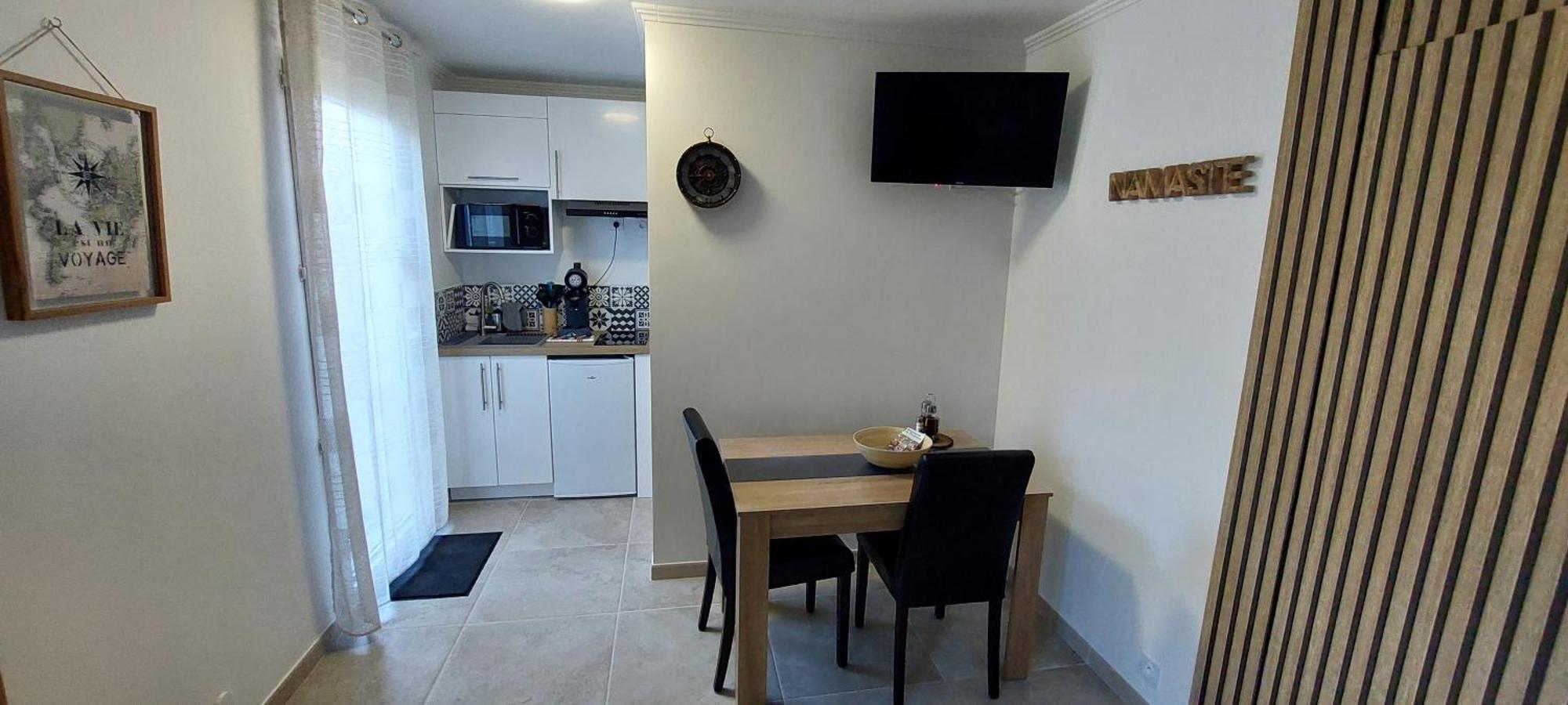 Gite De L'Olivier, Classe, Climatise, Jardin Avec Parking Gratuit Devant Le Logement Et A 5 Minutes Du Centre-Ville A Pied LʼIsle-sur-la-Sorgue Екстериор снимка